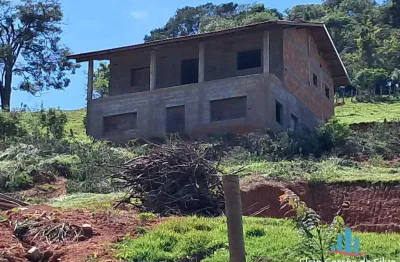 Maravilhoso sobrado para acabamento no bairro do quilombo em camanducaia