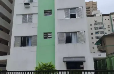 Maravilhoso kitnet para locação totalmente reformado na quadra da praia