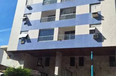 Maravilhoso apartamento de frente com sacada reformado