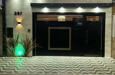 Maravilhosa casa novíssima com muito luxo com piscina