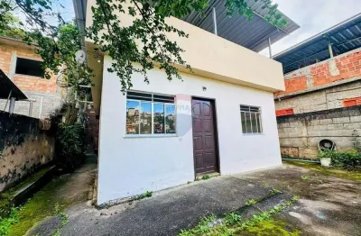 Excelente casa com loja e estrutura para construção de outra casa por cima