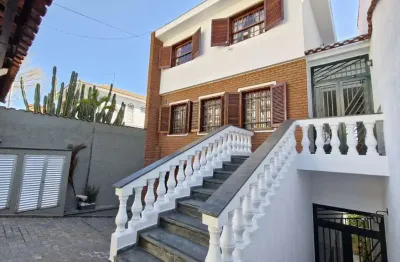 Aconchegante sobrado para venda em água fria com 4 quartos, sendo 2 suítes, 210m²