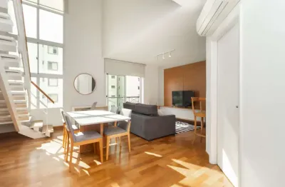 Versátil duplex para venda e locação em pinheiros com 2 quartos, sendo 2 suítes, 111m²