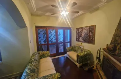 Sensacional casa em condomínio para venda com 4 quartos, sendo 4 suítes, 557m²
