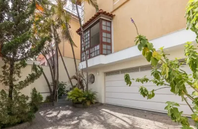 Agradável sobrado para venda em vila nivi com 3 quartos, sendo 1 suíte, 208m²