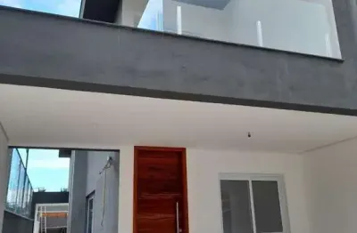 Funcional casa em condomínio para venda com 3 quartos, sendo 3 suítes, 232m²