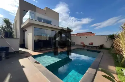 Casa com 3 quartos à venda no Centro, Serrana 