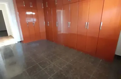 Casa térrea com 130m² no bairro do socorro, próximo a guarapiranga