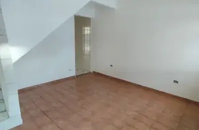 Casa à venda com 95m², 2 quartos e 2 vagas, com edícula no bairro do socorro