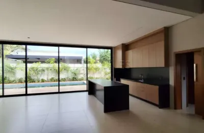 Casa térrea de 4 suítes sendo 1 suíte master à venda no condomínio arara verde, 336 m², bonfim paulista