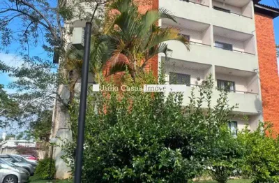 Apartamento à venda com 2 quartos sendo um deles com sacada, sala ampla com sacada, cozinha funcional, 1 banheiro e uma vaga de garagem descoberta.