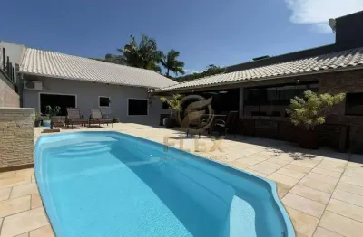 VENDA: Casa Mobiliada, Equipada, Decorada e Climatizada com 1 Suíte Master + 2 Dormitórios - Ressacada - Itajaí/SC