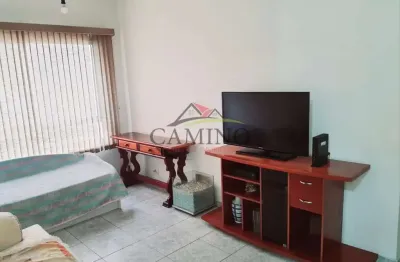 Apartamento de 1 dormitório, sala ampla, 1 banheiros, 42m² área total, 500m da praia da enseada, guarujá/sp.