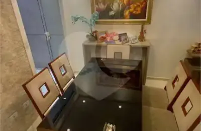 Casa com 3 quartos à venda na Rua Mata Redonda, Vila Nivi, São Paulo