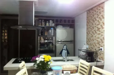 Condomínio com 2 quartos à venda em vila bertioga - sp
