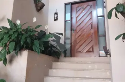 Casa com 3 quartos à venda na Rua Luís Arnoni, Vila Irmãos Arnoni, São Paulo