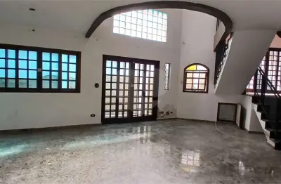 Sobrado com 4 quartos à venda ou para locação em água fria - sp