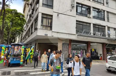 Sala comercial para alugar na Rua Vinte e Quatro de Maio, 7, Centro, São Paulo