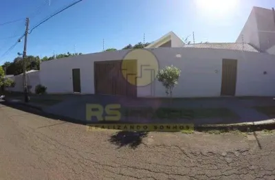 Casa com 3 quartos à venda na rua titanita, 90, jardim santa helena, maringá, 344 m2 por r$ 1.950.000