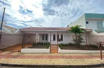 Casa com 4 quartos para alugar na Rua Procópio Ferreira, 551, Jardim América, Maringá