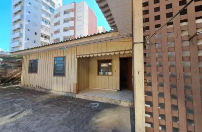 ** casa de fundos para locação no centro de maringá**