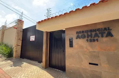 Casa em condomínio fechado com 3 quartos para alugar na Rua Jair do Couto Costa, 1231, Recanto dos Magnatas, Maringá