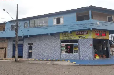 Sobreloja para locação e venda em itanhaém. apartamento possui 2 quartos, sala, cozinha, banheiro e garagem.