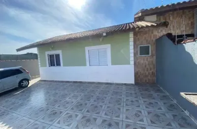 Imperdível oportunidade! Casa para venda ou locação em Itanhaém-SP, bairro Cibratel II. 2 quartos, 1 suíte, 1 sala, 2 banheiros, 4 vagas de garagem, 64m².