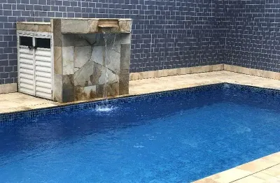 Sobrado de Luxo com 4 Suítes no Parque Augustus em Itanhaém-SP: 210m², 2 Salas, 5 Banheiros e 3 Vagas de Garagem!