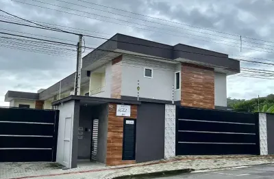 Sobrado geminado em condomínio fechado no bom retiro