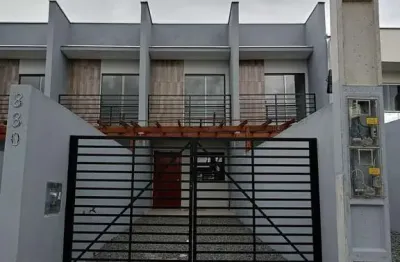 Imperdível sobrado geminado com 2 quartos e 2 vagas de garagem no morro do meio, joinville-sc!