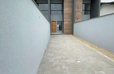 Sobrado geminado à venda em joinville-sc, 2 quartos, 2 suítes, 2 salas, 1 banheiro, 2 vagas, 87,12 m²!