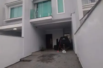 Imperdível oportunidade de adquirir casa com 3 quartos e 2 salas no jardim sofia, joinville-sc!