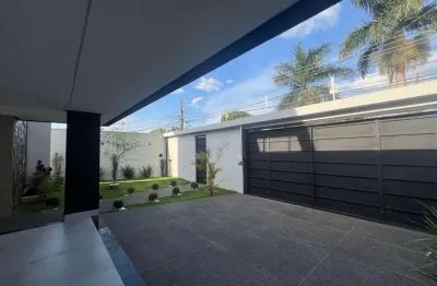 Casa térrea com 4 suítes, armários, escritório e piscina