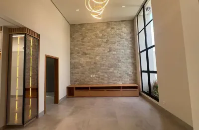 Casa térrea com 4 suítes, armários, escritório e piscina