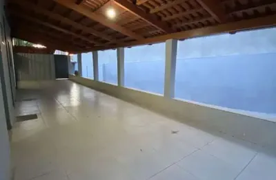 Casa térrea com quintal amplo – localização imbatível próximo do buriti shopping e assaí