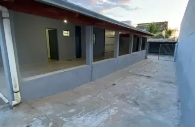 Casa térrea com quintal amplo – localização imbatível próximo do buriti shopping e assaí