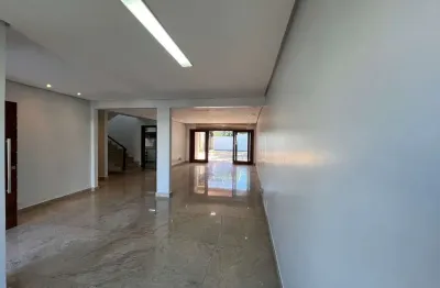 Sobrado de alto padrão no jardins viena – 3 suítes, pé-direito duplo e área gourmet