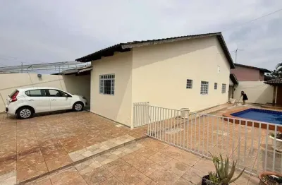 Casa ampla com piscina e churrasqueira – pronta para morar e financiar