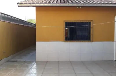 3 dormitórios e com espaço para construir piscina pertinho do mar