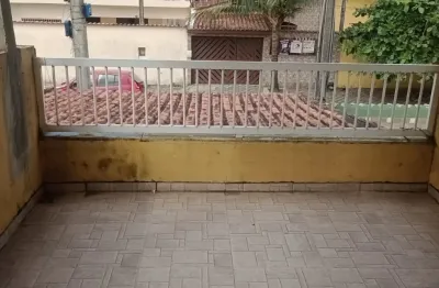 Sobrado com 3 dormitórios na primeira quadra da praia