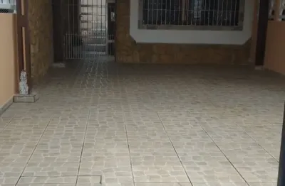 Casa no bal. caiçara com 2 dormitórios  na segunda quadra da praia