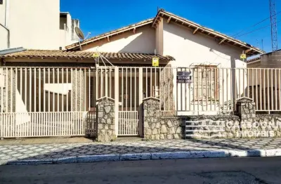 Casa com 4 quartos à venda na Rua Prudente de Moraes, 182, Centro, Caçapava