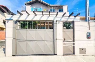 Casa com 3 quartos à venda na Rua Nações Unidas, 104, Vila São João, Caçapava