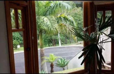 Linda casa com 4 dormitórios no condomínio colinas de são francisco