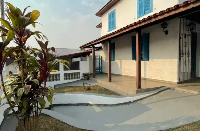 Centro de Bragança Pta Casa com 3 dormitórios, 3 banheiros, 2 vagas Estuda Apartamento