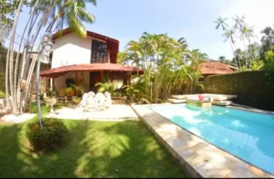 Casa no parque residências – 4 suítes sendo 3 com closet, piscina com hidromassagem. 1.100m² de terreno e 600m² construída.