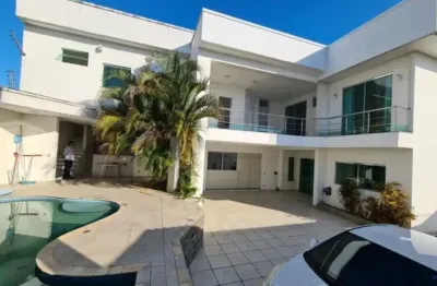 Excelente casa no adrianópolis (conj. celetramazon) - com 5 suítes sendo 3 com closet, piscina, área gourmet, varanda...