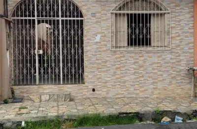 Vendo 1 casa e 1 apto dentro do mesmo terreno, com entradas em ruas diferentes