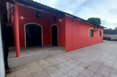 Alugo casa localizada no conjunto colina localizado no aleixo